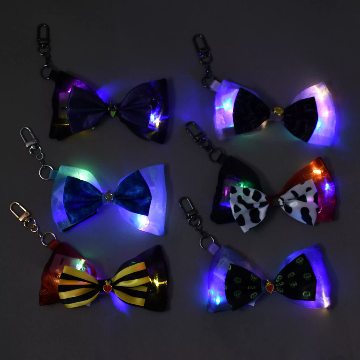 Disney Villains 26 - Secret Keychain - Light-Up Ribbon